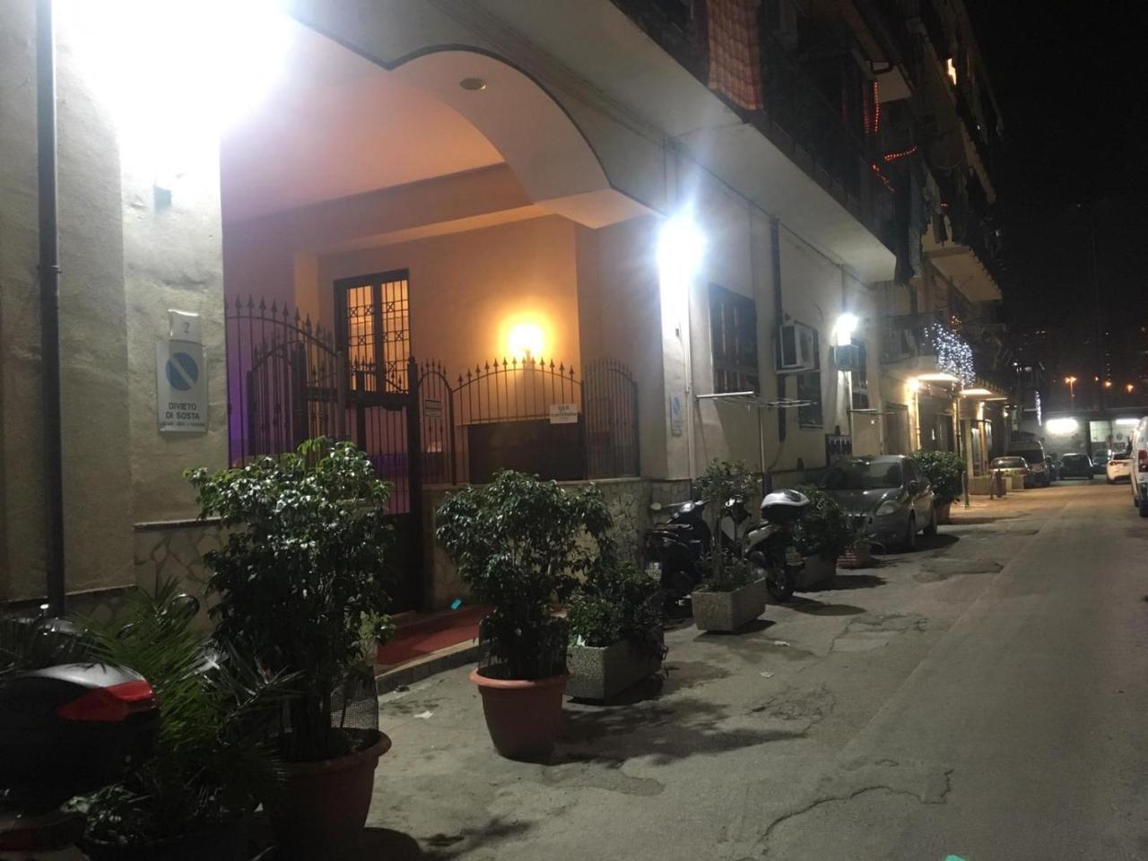 Convitalia Bed & Breakfast Napoli Bagian luar foto